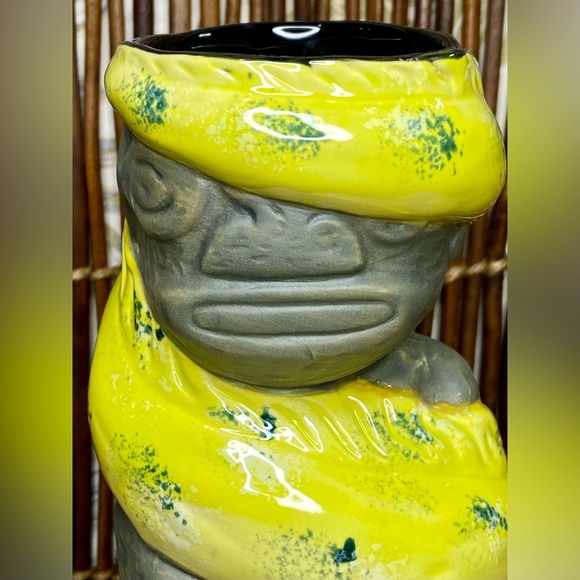 Trader Vic's 2023 Kiai Tiki Mug Shima Ceramics Hawaiian Yellow Moray Eel - Picture 11 of 13